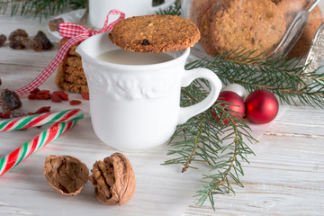 Obraz na płótnie Canvas milk and cookies for santa