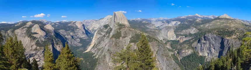Zelfklevend Fotobehang Yosemite Valley Panorama with Half Dome, California © Zechal