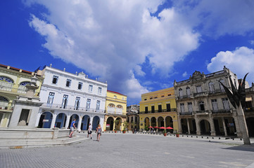 Fototapeta na wymiar Detail of Old Havana plaza Vieja with colorful tropical building