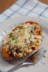 Überbackene Süsskartoffel mit Quinoa
