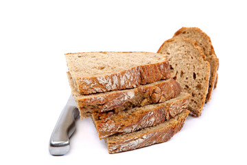 Sliced ​​rye bread and knife.