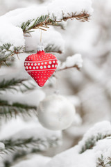 Fototapeta na wymiar Weihnachten im Schnee mit viel Herz