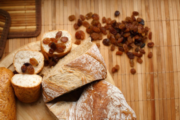 Composition of raisins and bread