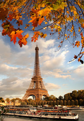 Plakat Słynny Łuk Triumfalny w jesieni, Paryż, Francja
