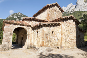 Iglesia Mozárabe de Santa María de Lebeña (España)