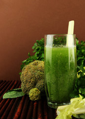Glasses of green vegetable juice and vegetables