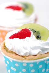 cup cake with strawberry and kiwi fruit on top