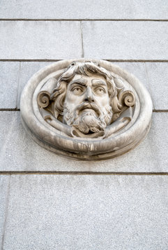 Cara esculpida