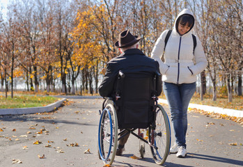 Woman talking to a disabled man in a wheelchair