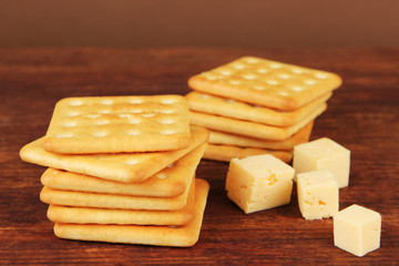 Delicious crackers with cheese