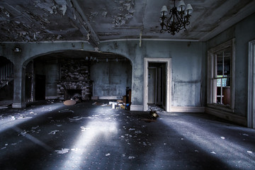 Obraz premium Wnętrze opuszczonego domu