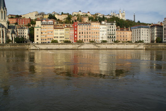 Vues de Lyon entre Rh&ocirc;ne et Sa&ocirc;ne.