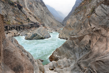 Tiger leaping gorge in China ( world's deepest gorge )