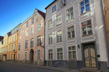 Fototapeta na wymiar Street fragment of old Tallinn with colorful buildings facades