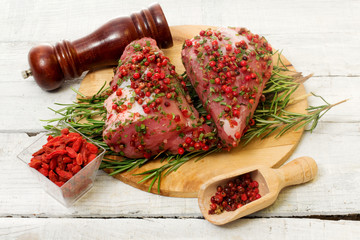 recipe witk pork fillet, pink pepper and goji berries