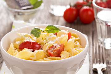 Pasta with cheese and cherry tomatoes