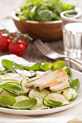 Spinach, zucchini and chicken salad