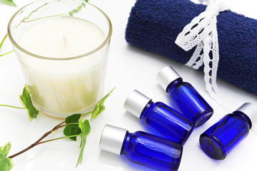 青いボトルのアロマオイル