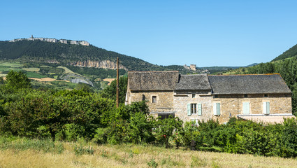 Fototapeta na wymiar Country house in the Tarn valley