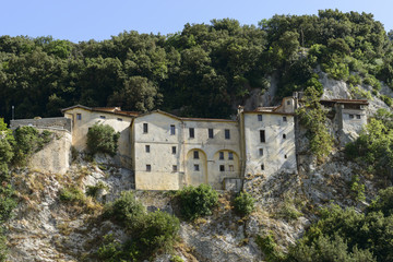 Fototapeta na wymiar stromy bok Greccio klasztoru franciszkanów, Rieti