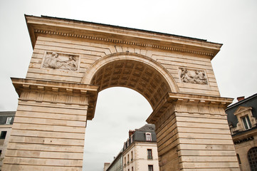 arc de triomphe place Darcy à Dijon