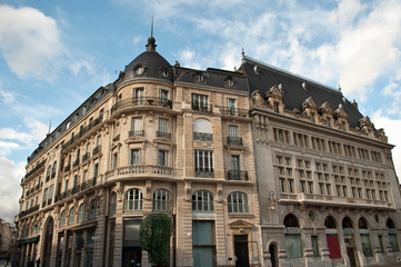 Fototapeta na wymiar immeuble place françois Rude à Dijon