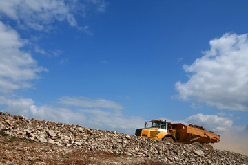 engin de chantier en action