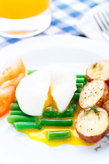 Poached egg with french beans and baked potato