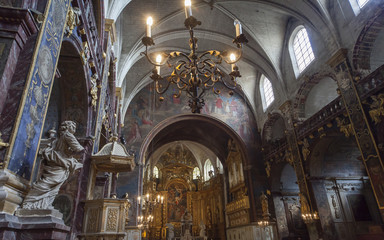 Fototapeta premium Collegiale of L’isle sur la Sorgue, Luberon, Provence, France