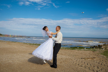 Fototapeta na wymiar bride and groom laugh