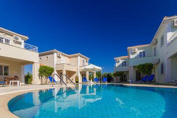 Luxurious villa with pool - obrazy, fototapety, plakaty