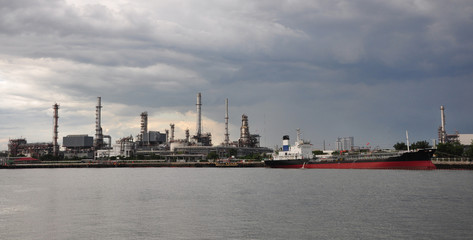 Fototapeta premium Oil refinery factory at Thailand