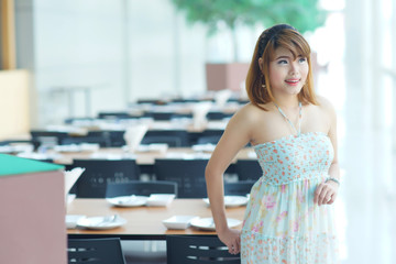 Beautiful young woman posing in a restaurant