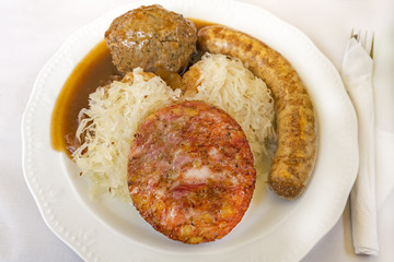 Saumagen, Bratwurst, Leberknödel u. Sauerkraut