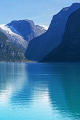 Fototapeta na wymiar Jezioro w Norwegii