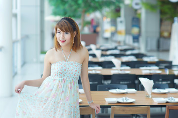 Beautiful young woman posing in a restaurant