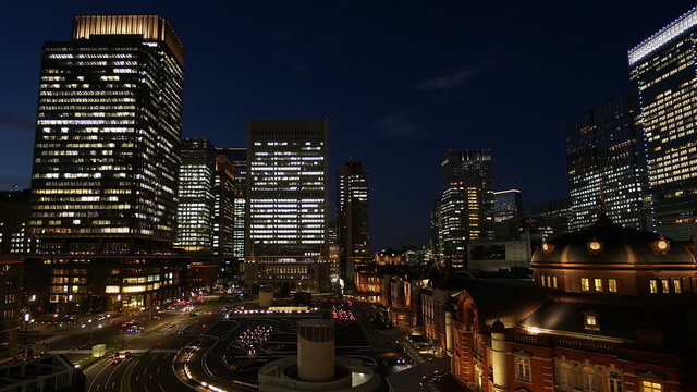 東京駅ライトアップと丸の内オフィス街　インターバル撮影（ズーム）