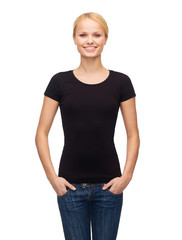 Obraz premium woman in blank black t-shirt