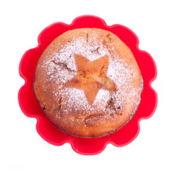 Muffin with icing sugar star in red form