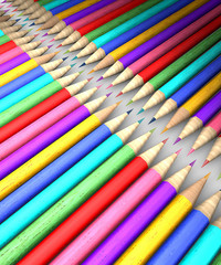 Matite colorate in fila, pastelli