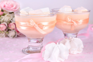 Obraz na płótnie Canvas Tasty yogurt with marshmallows, close up