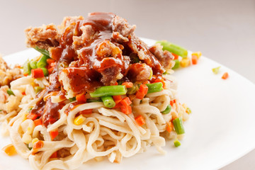 noodle with beef and vegetables