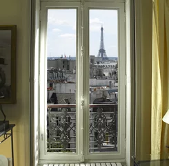 Papier Peint photo Art Studio France - Paris - Fenêtre avec vue sur la Tour Eiffel et les toits