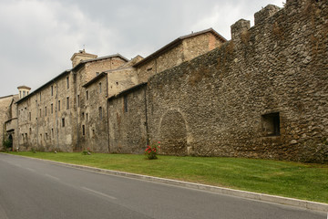 Fototapeta na wymiar domy w średniowiecznych murów miejskich, Rieti