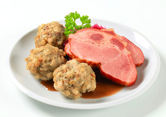 Smoked pork with Tyrolean dumplings and red kraut