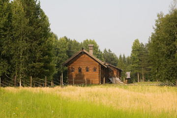 Архангельская область. Старинный деревянный дом.