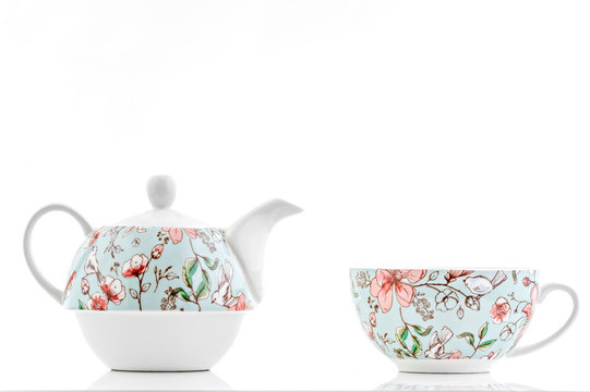 A tea cup and tea pot for one