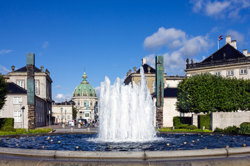 COPENHAGEN, Denmark: Fountain and Frederik's Marble Church.