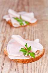 bread with sliced ham and parsley