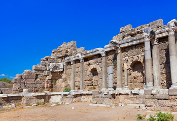 Fototapeta na wymiar Stare ruiny w Side, Turcja